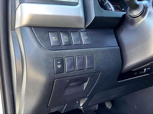 Used 2019 Toyota Highlander XLE w/ Carpet Mat Package (TMS) AWD/4WD image 37
