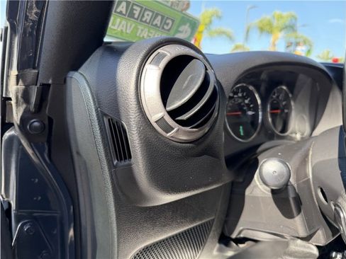 Used 2017 Jeep Wrangler Sport w/ Connectivity Group AWD/4WD image 27
