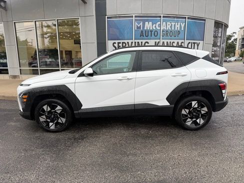 Used 2024 Hyundai Kona SEL AWD/4WD image 2