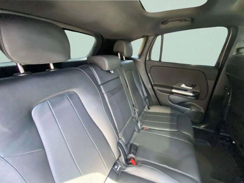 Used 2021 Mercedes-Benz GLA 250 4MATIC image 13