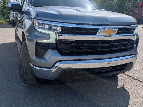 Used 2023 Chevrolet Silverado 1500 LT AWD/4WD image 5