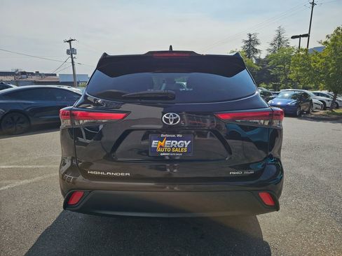 Used 2021 Toyota Highlander XLE AWD/4WD image 7