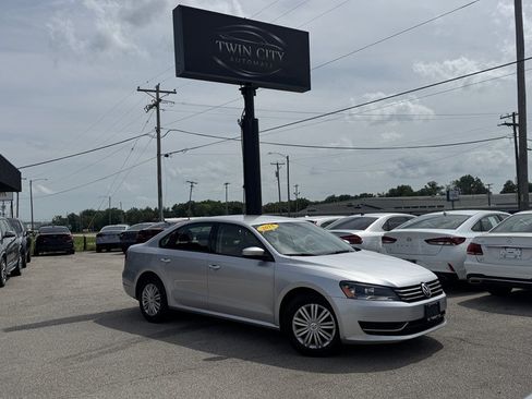 Used 2015 Volkswagen Passat 1.8T S FWD image 1