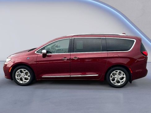 Used 2021 Chrysler Pacifica Limited w/ Uconnect Theater Family Group FWD image 1