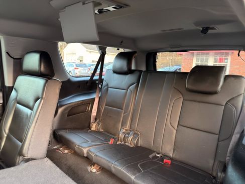 Used 2017 Chevrolet Suburban LT image 12