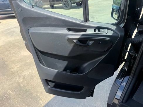 Used 2024 Mercedes-Benz Sprinter 2500 image 12