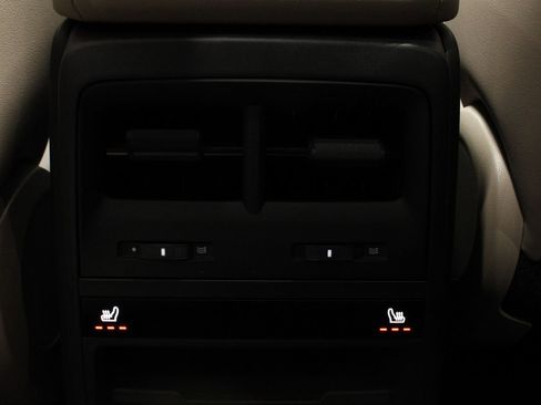 Certified 2025 Porsche Macan Electric RWD image 34