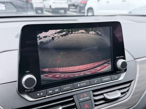 Used 2025 Nissan Altima 2.5 SV FWD image 16