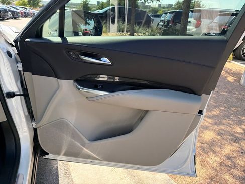 Used 2023 Cadillac XT4 Premium Luxury w/ Technology Package AWD/4WD image 37