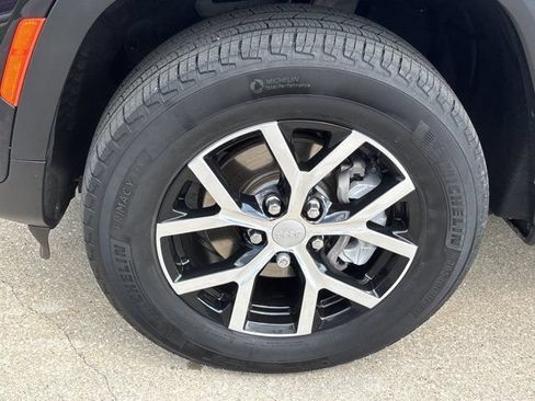 Used 2024 Jeep Grand Cherokee Limited AWD/4WD image 14