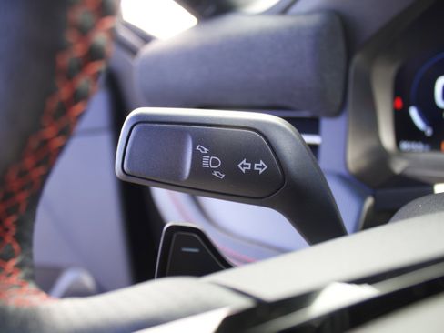 Used 2025 Ford Explorer ST image 19