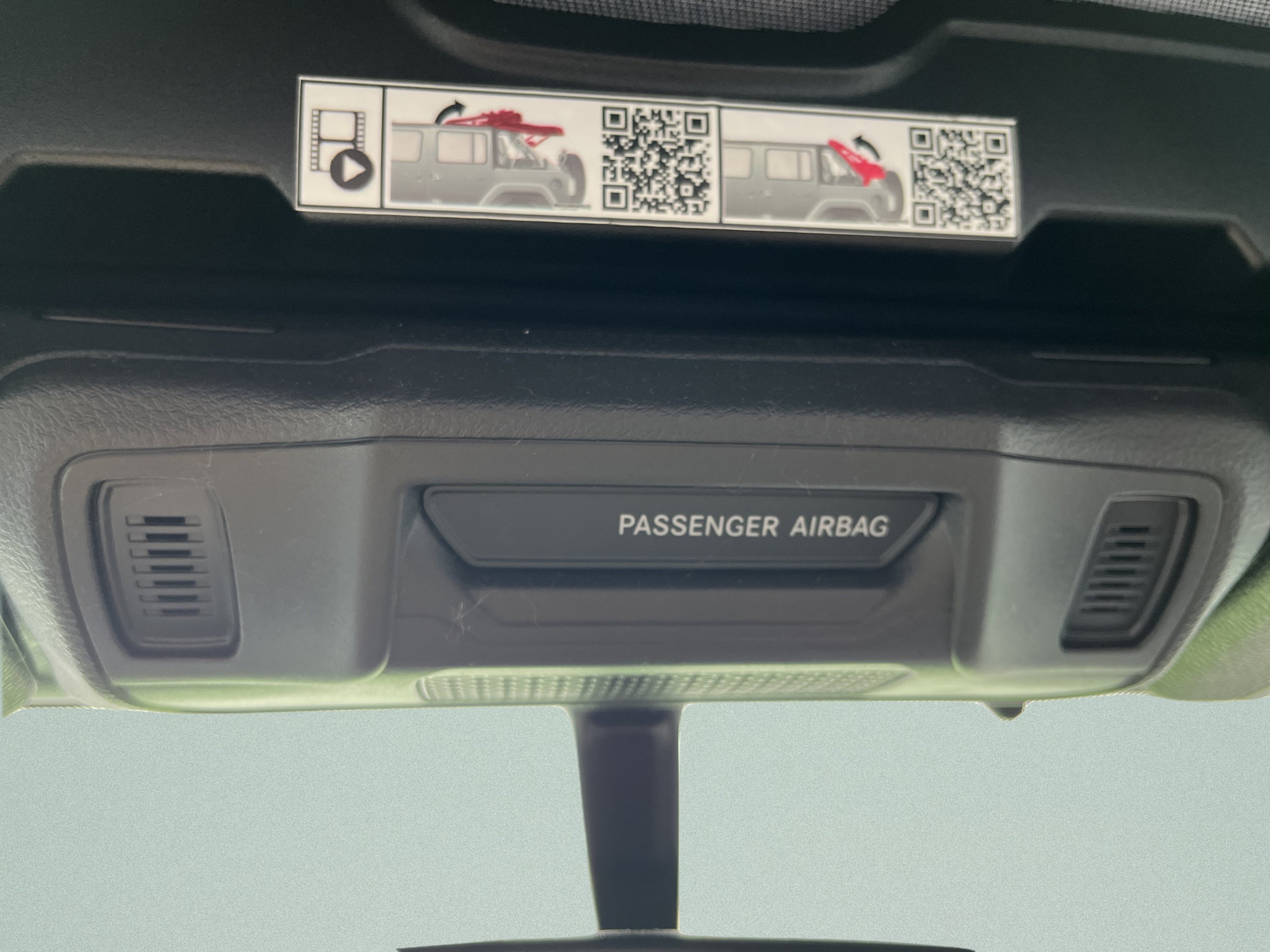 Used 2025 Jeep Wrangler Unlimited Sport AWD/4WD image 19