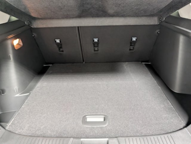 New 2026 Chevrolet Trax LT w/ Sunroof Package FWD image 13
