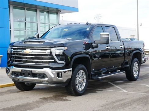 Used 2024 Chevrolet Silverado 3500 LTZ image 2