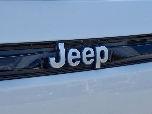 Used 2022 Jeep Grand Cherokee Summit AWD/4WD image 33