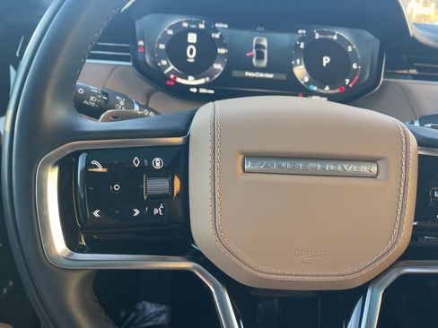 Used 2025 Land Rover Range Rover Sport SE image 18