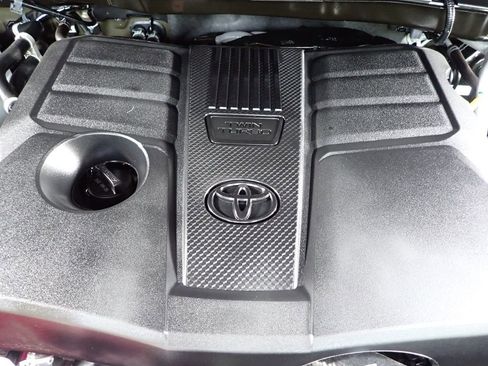 Used 2025 Toyota Tundra Limited AWD/4WD image 12
