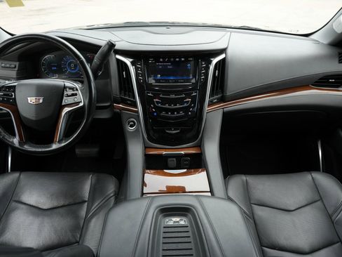Used 2020 Cadillac Escalade ESV Luxury AWD/4WD image 7