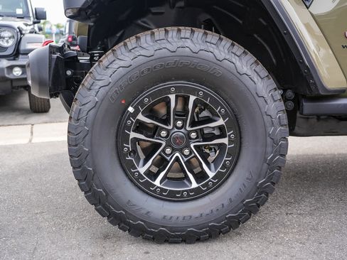New 2026 Jeep Wrangler Unlimited Rubicon w/ Xtreme 35 Tire Package image 11