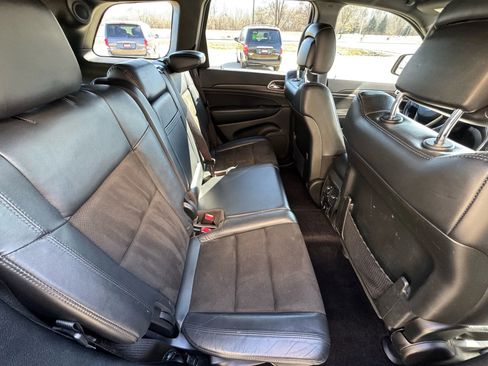 Used 2018 Jeep Grand Cherokee Altitude image 17
