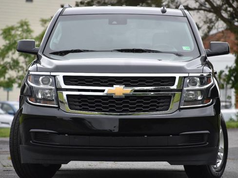 Used 2018 Chevrolet Suburban LT image 3