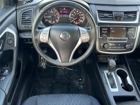 Used 2017 Nissan Altima 2.5 SV w/ Interior Lighting Package image 15