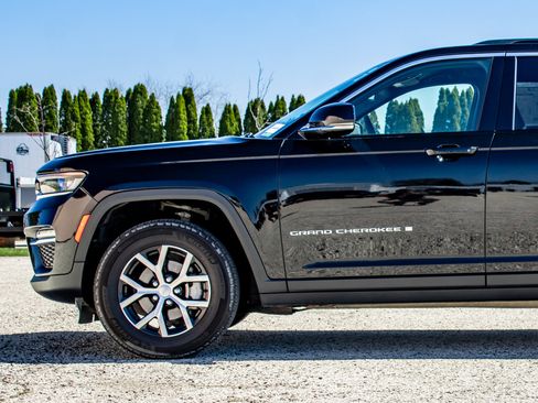 Used 2024 Jeep Grand Cherokee Limited AWD/4WD image 38