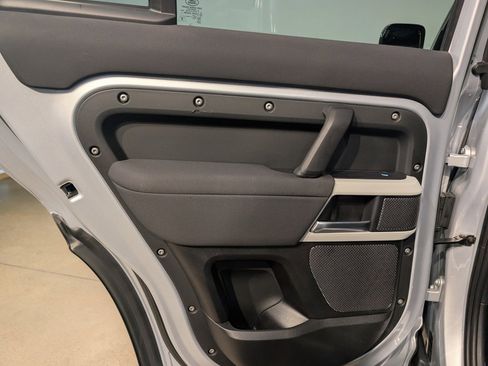 Used 2023 Land Rover Defender 110 SE image 23