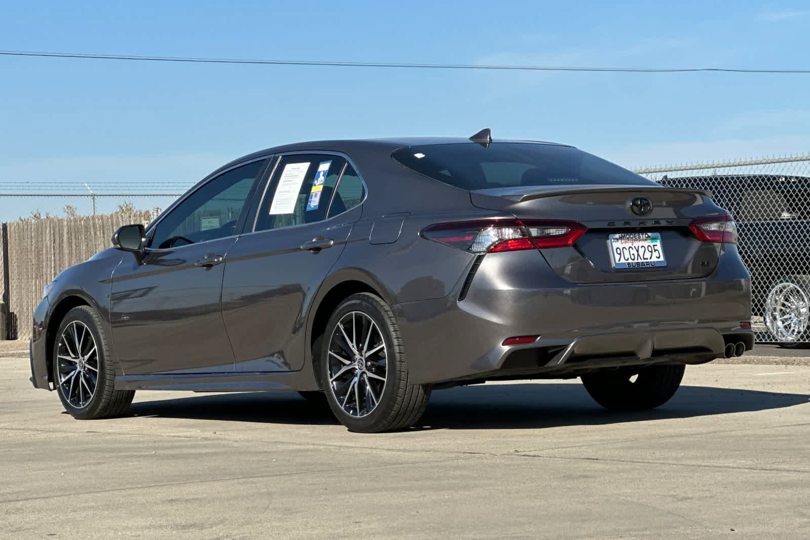 Used 2022 Toyota Camry SE w/ Carpet Mat Package (TMS) FWD image 5