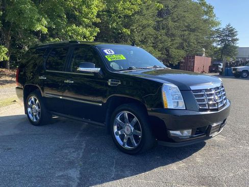 Used 2012 Cadillac Escalade Luxury AWD/4WD image 6