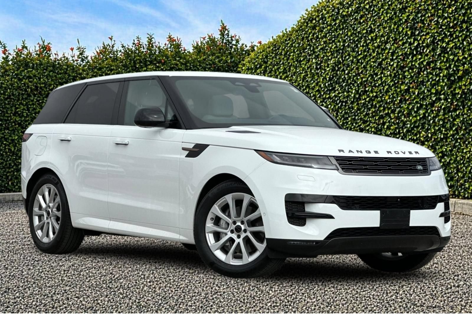 Used 2026 Land Rover Range Rover Sport SE AWD/4WD image 2