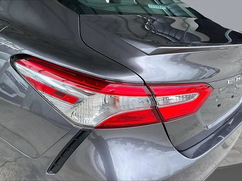 Used 2020 Toyota Camry SE FWD image 20