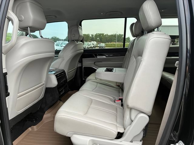 Used 2022 Jeep Wagoneer Series III AWD/4WD image 47