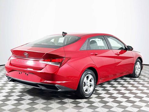 Used 2022 Hyundai Elantra SE w/ Cargo Package image 5