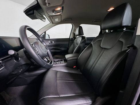 Used 2024 Kia Sorento S image 13