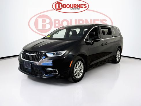 Used 2025 Chrysler Pacifica Select FWD image 5
