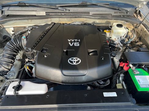 Used 2008 Toyota 4Runner SR5 AWD/4WD image 40