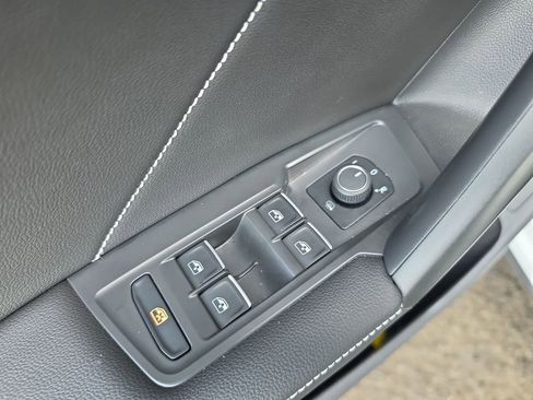 Used 2024 Volkswagen Tiguan SE AWD/4WD image 26