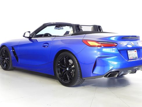 Used 2025 BMW Z4 M40i w/ Premium Package image 9