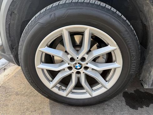 Used 2022 BMW X5 xDrive40i w/ Premium Package image 11