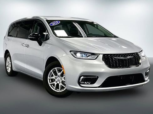 Used 2024 Chrysler Pacifica Touring-L FWD image 1