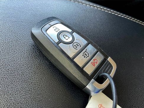 Used 2024 Ford Edge Titanium image 34