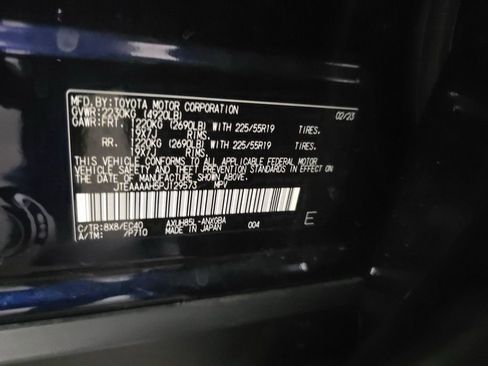 Used 2023 Toyota Venza XLE image 14