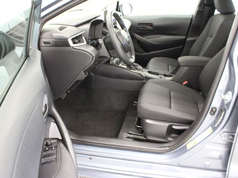 Used 2025 Toyota Corolla LE FWD image 14
