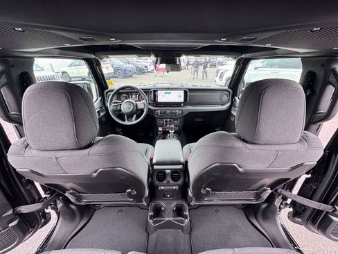 Used 2026 Jeep Wrangler Unlimited Rubicon AWD/4WD image 22