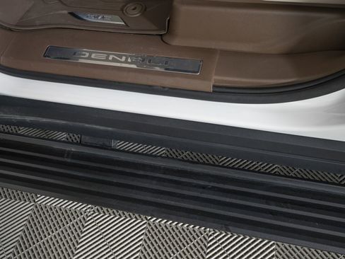 Used 2024 GMC Yukon Denali w/ Denali Reserve Package image 18