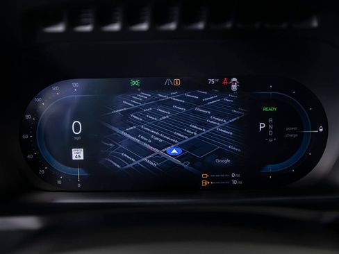 Used 2025 Volvo XC90 T8 Plus w/ Protection Package Premier image 31