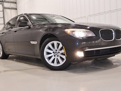 Used 2011 BMW 750Li xDrive image 39