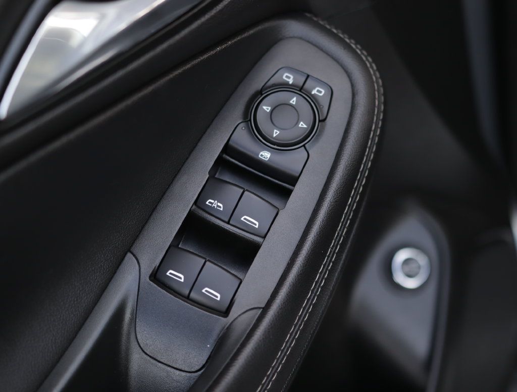 Used 2020 Buick Encore GX Essence w/ Experience Buick Package FWD image 25
