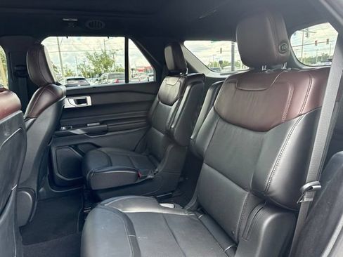 Used 2020 Ford Explorer Platinum w/ Premium Technology Package AWD/4WD image 10